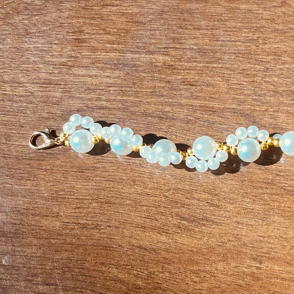 Elegant Pearl Cluster Bracelet
